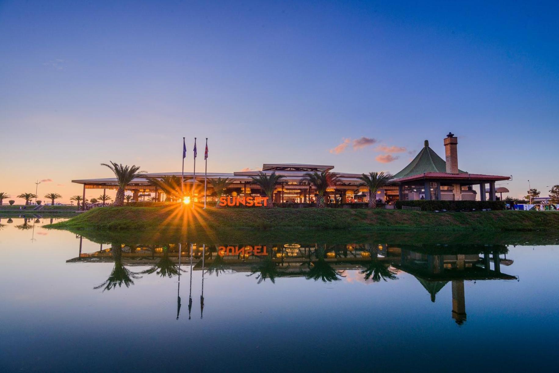 Real Palace Batumi Bagian luar foto